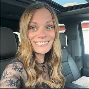 Meet your Posher, Holly.